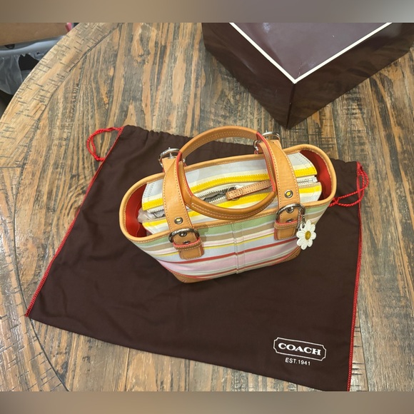 Coach #4434 Daisy Bag - Picture 7 of 14